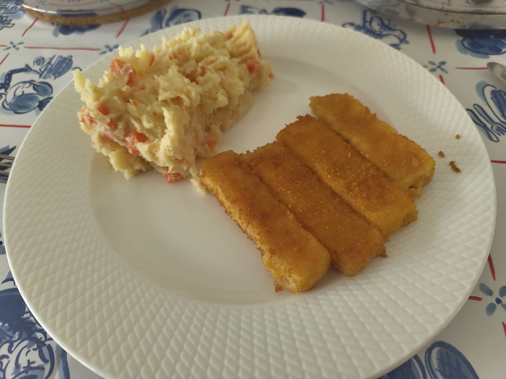 Fishsticks met wortelpuree