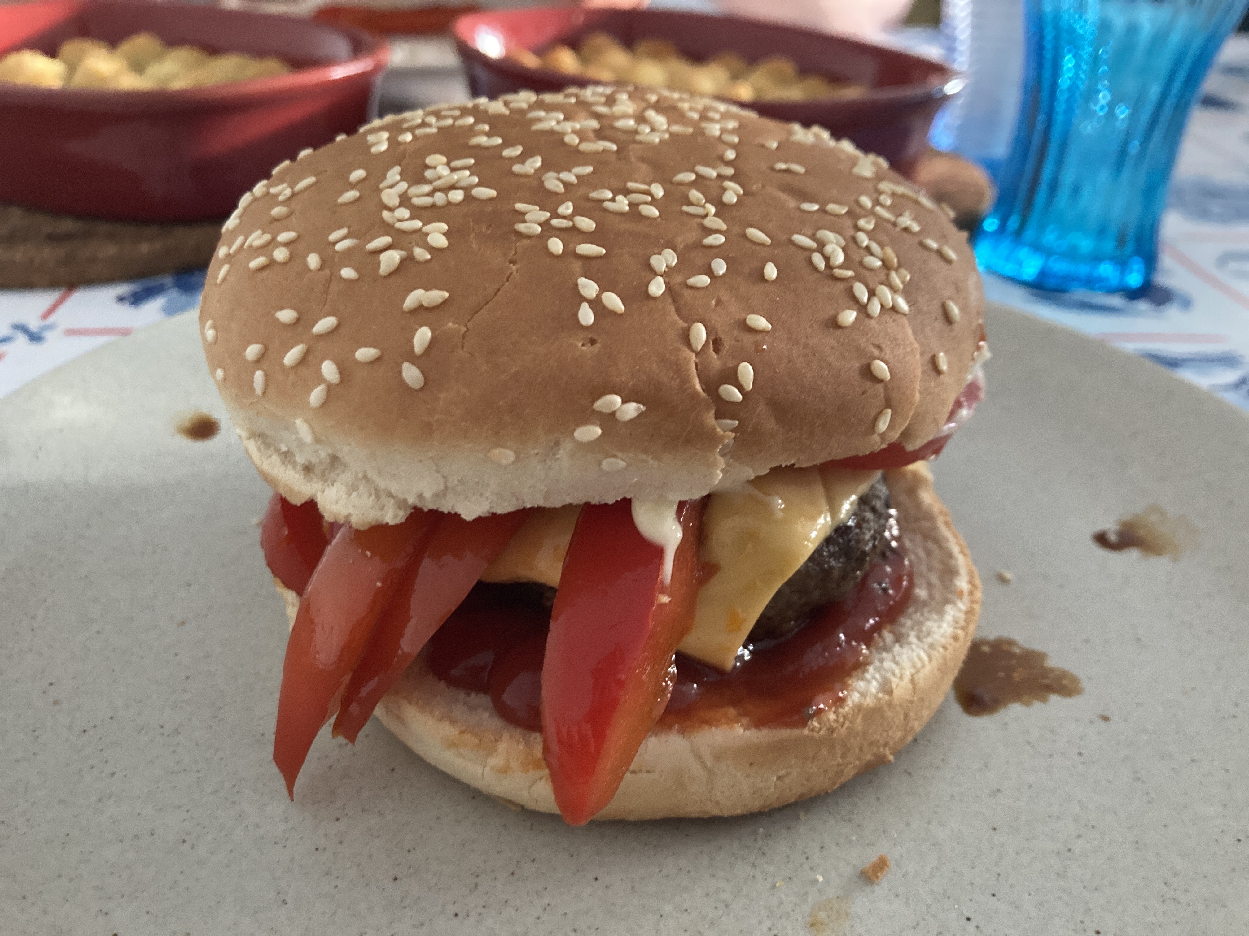 Hamburgers met gebakken patatjes