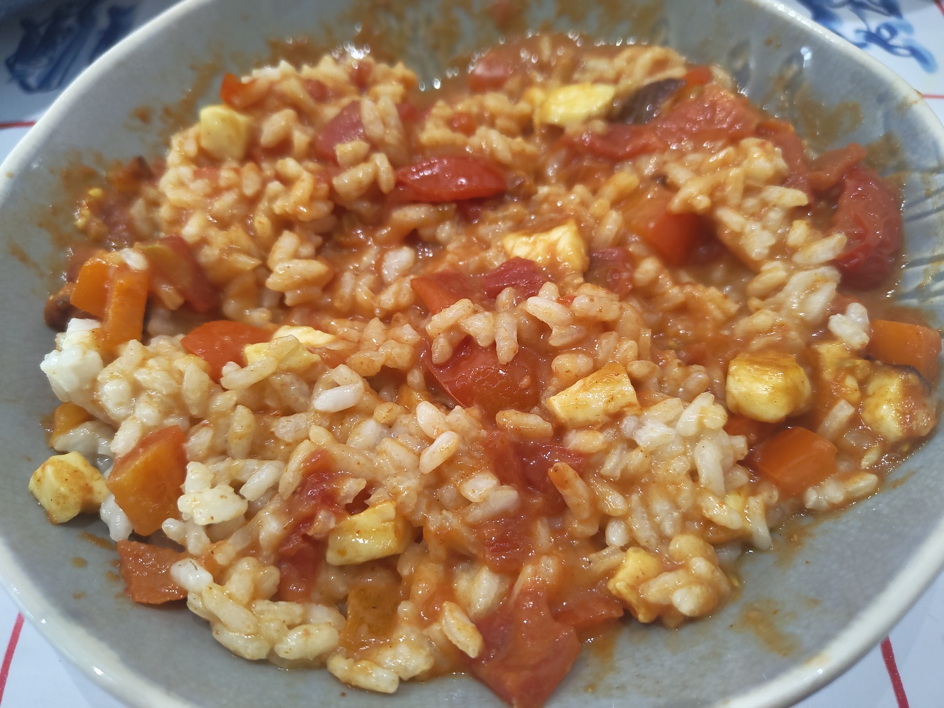 Snelle curry met rijst en halloumi